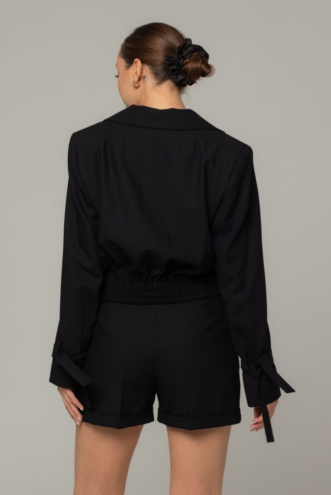 Spodnie garniturowe krótkie damskie wełniane czarne