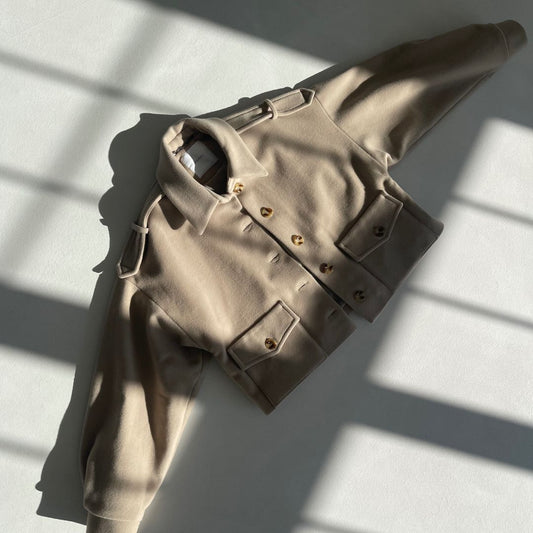 Kurtka wełniana pudełkowa z kołnierzykiem jasno beżowa - Less Waste