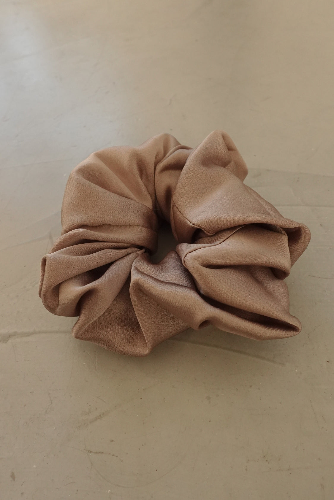 Scrunchie jedwabna gumka do włosów