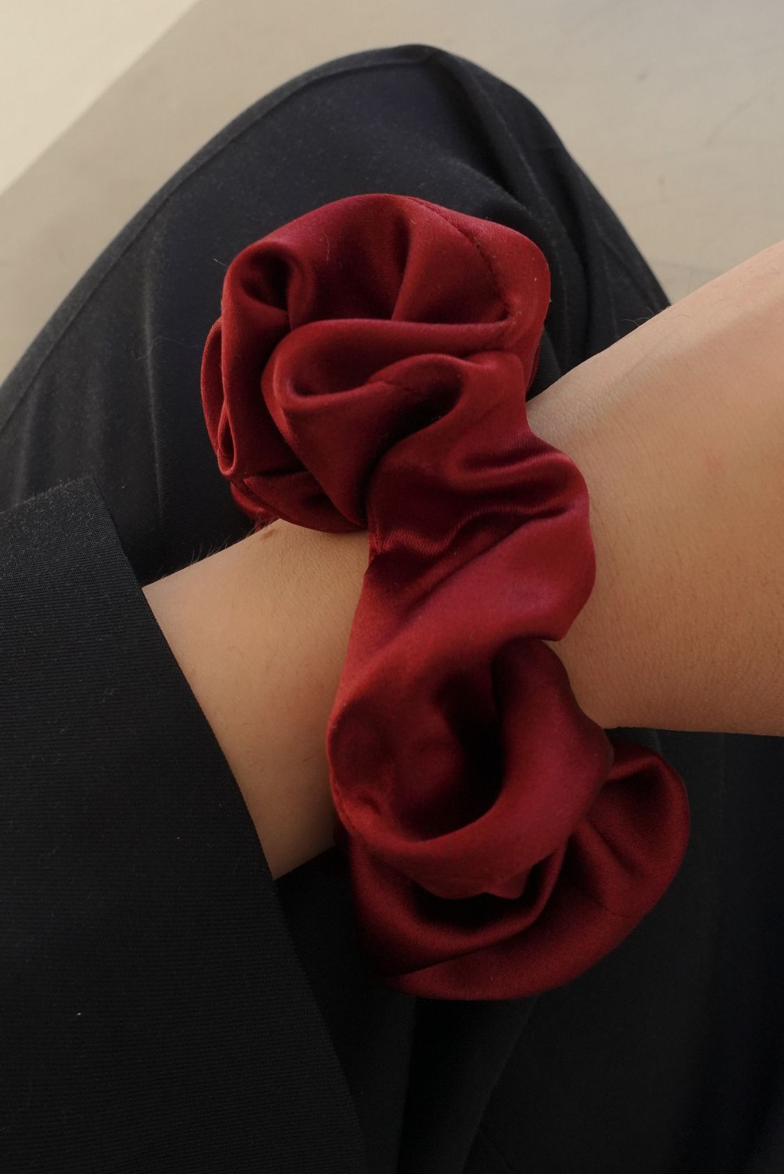 Scrunchie jedwabna gumka do włosów