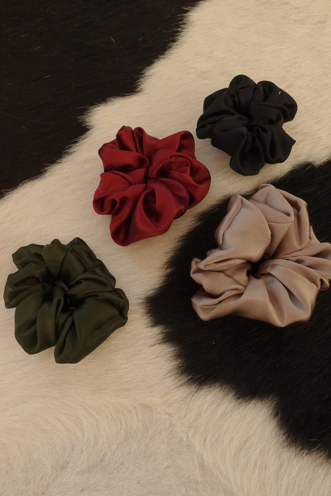 Scrunchie jedwabna gumka do włosów