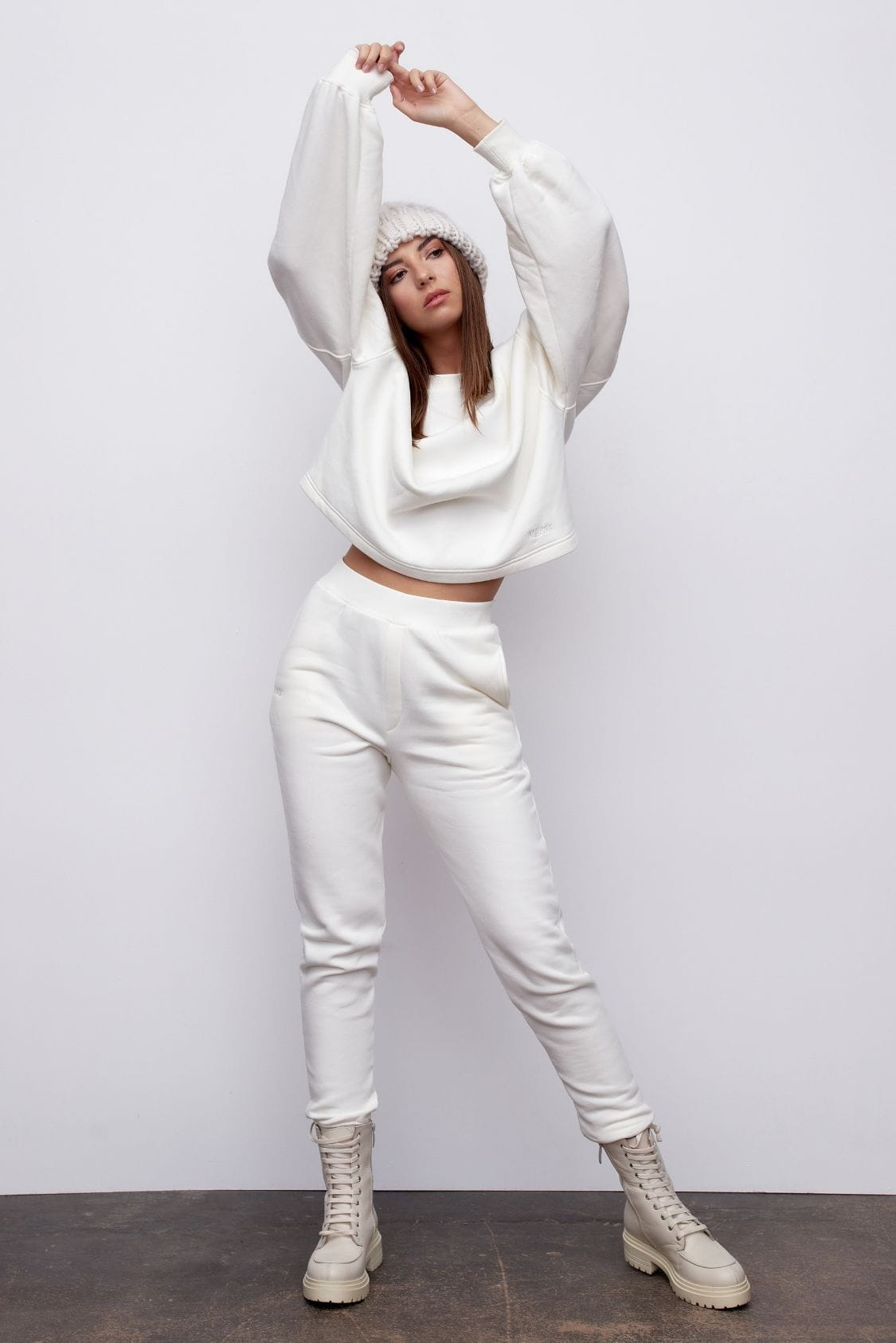 Bawełniana bluza damska oversize bez kaptura, biała - Holystic