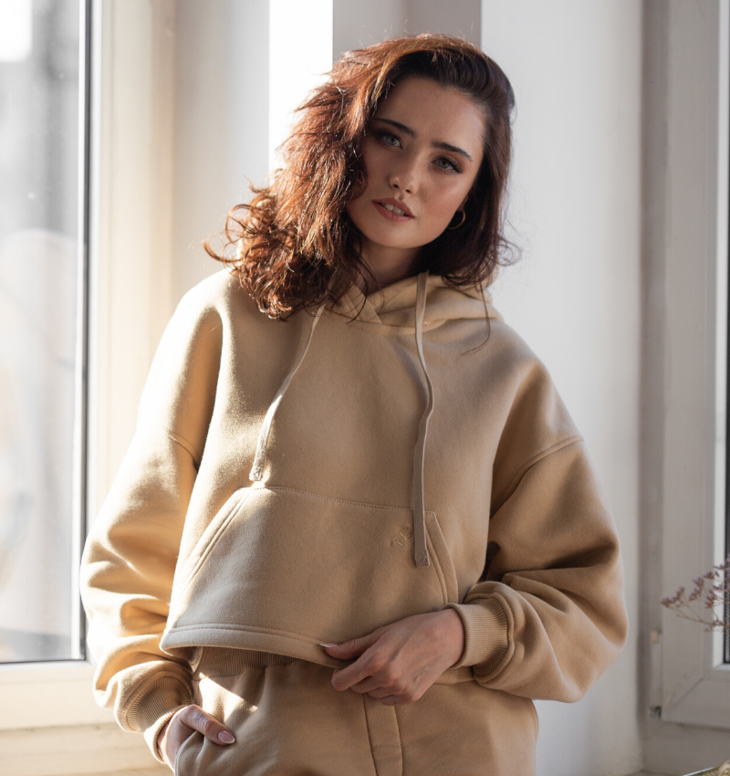 Bawełniana bluza damska oversize krótka z kapturem, beżowa- Holystic
