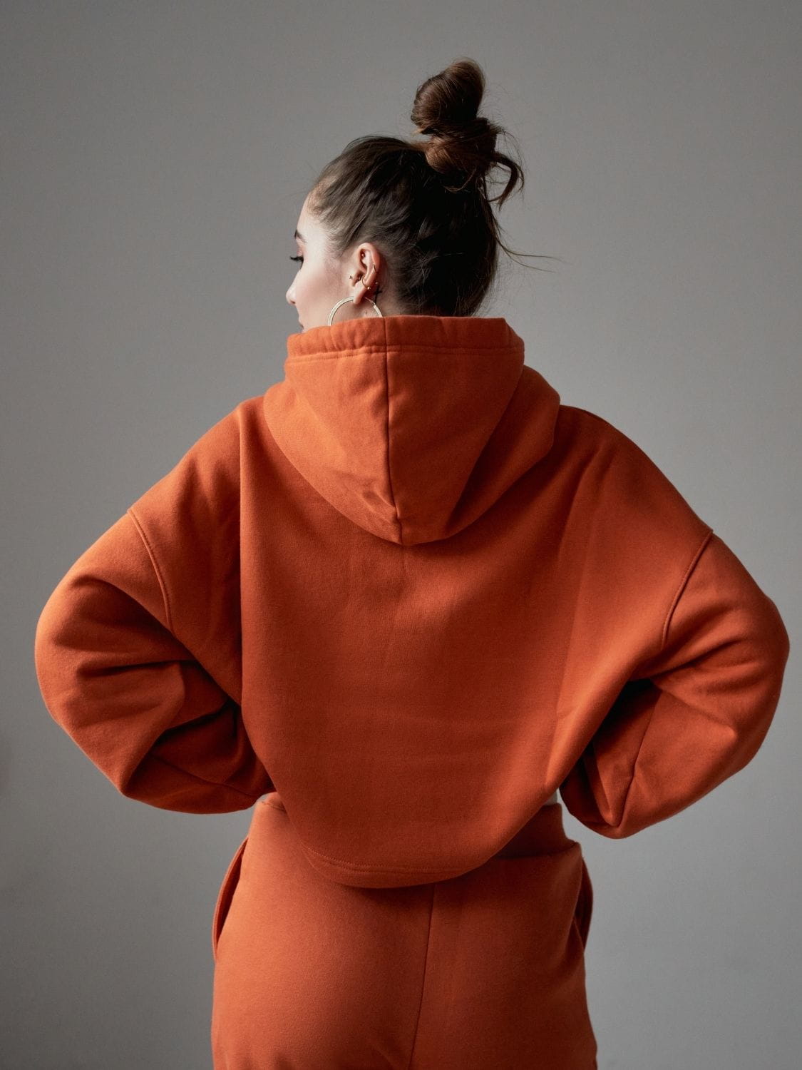 Bawełniana bluza damska oversize krótka z kapturem, ginger - Holystic