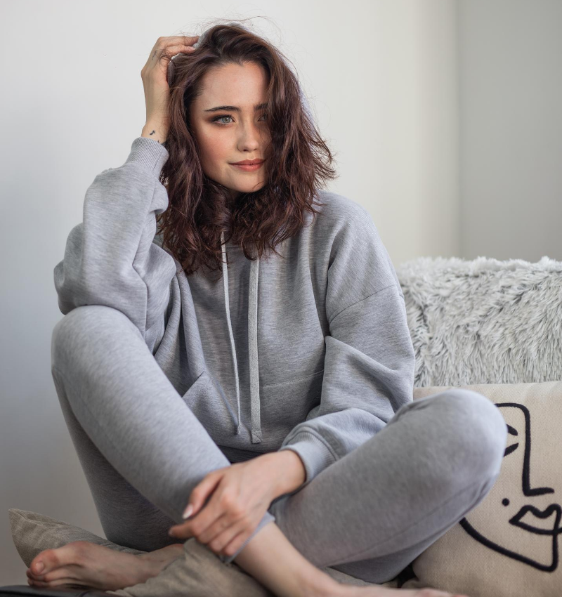 Bawełniana bluza damska oversize krótka z kapturem, szara - Holystic