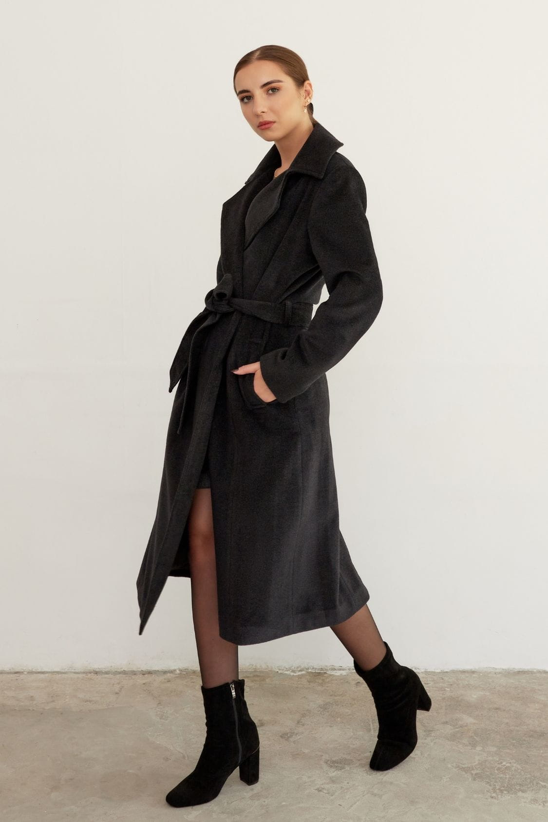 Długi płaszcz szlafrokowy 100% wełna, ciemny grafit - Holystic Aurora