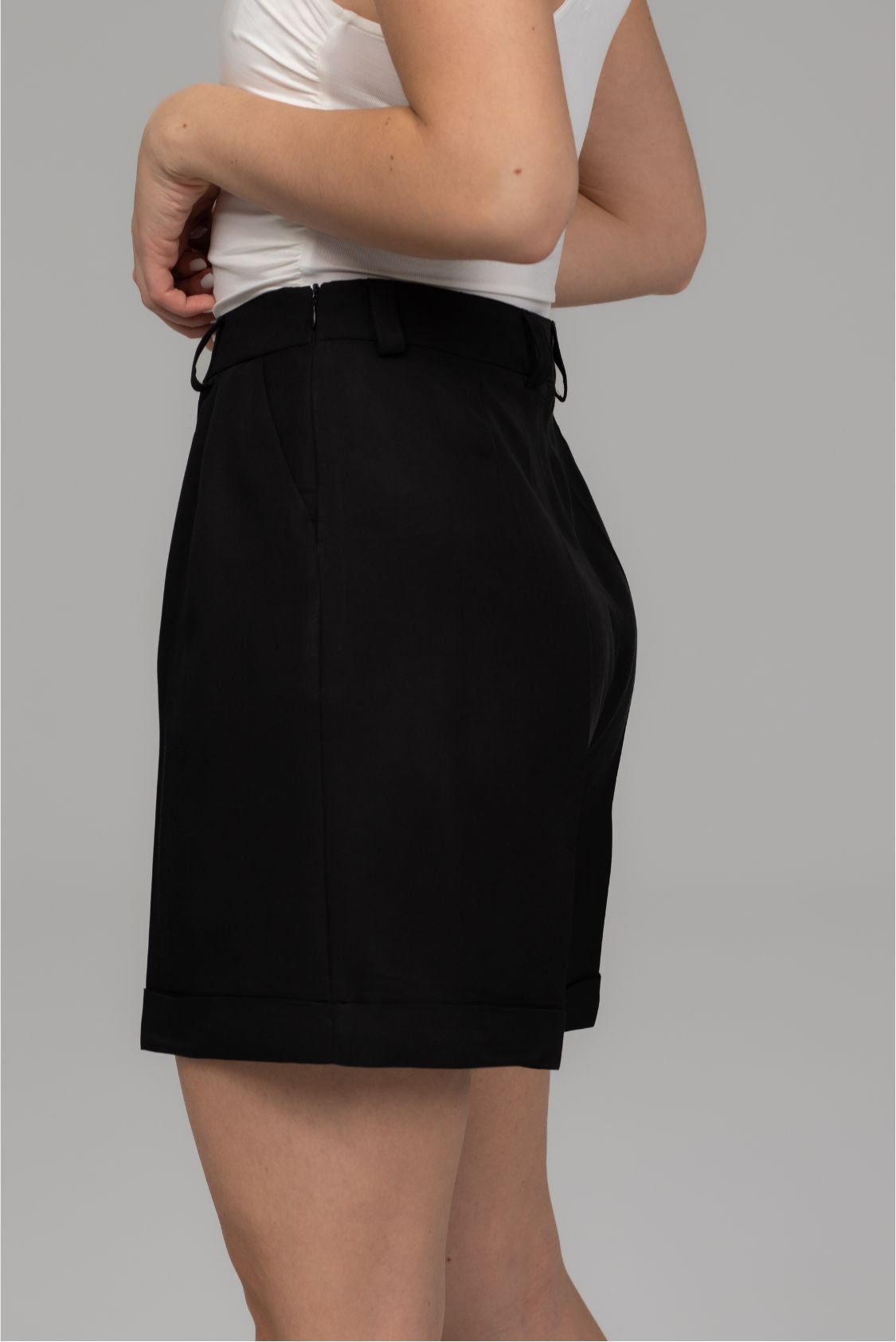 Krótkie spodnie garniturowe damskie z wiskozy i lyocellu
