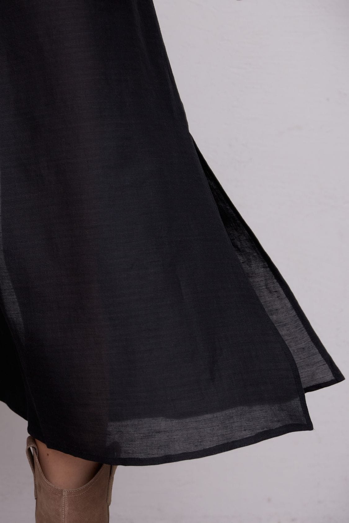Sukienka koszulowa długa, maxi z lnu, czarna - Holystic