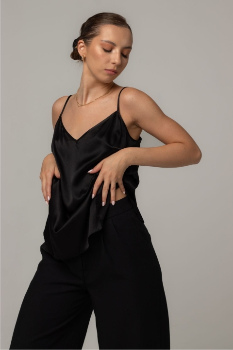 top-z-jedwabiu-czarny-na-ramiaczkach-1.jpg