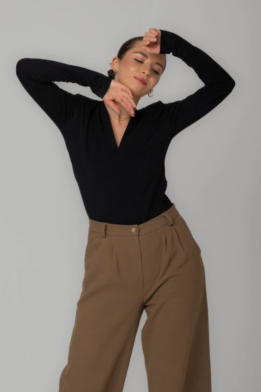 longsleeve-bluzka-bawelniana-z-dlugim-rekawem-z-dekoltem-v-czarna-9.jpg