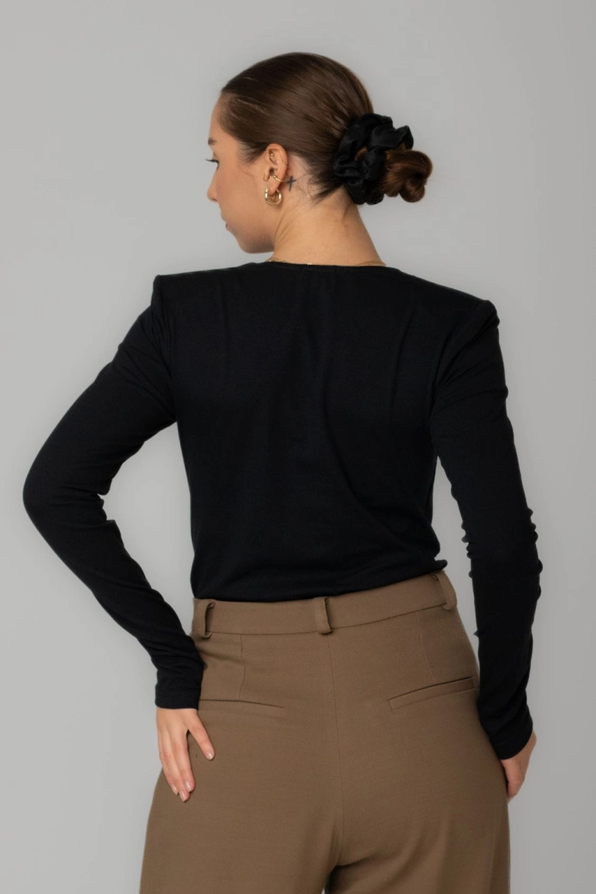 longsleeve-bluzka-bawelniana-z-dlugim-rekawem-z-dekoltem-v-czarna-8.jpg