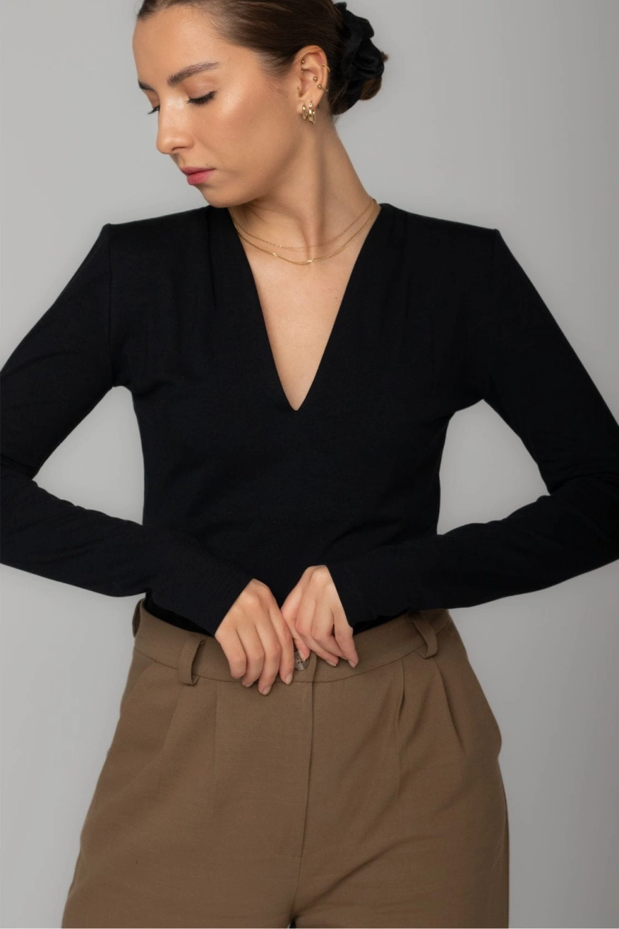 longsleeve-bluzka-bawelniana-z-dlugim-rekawem-z-dekoltem-v-czarna-7.jpg