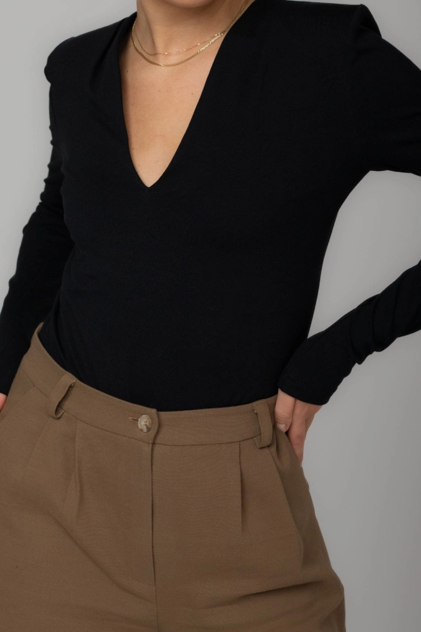 longsleeve-bluzka-bawelniana-z-dlugim-rekawem-z-dekoltem-v-czarna-6.jpg