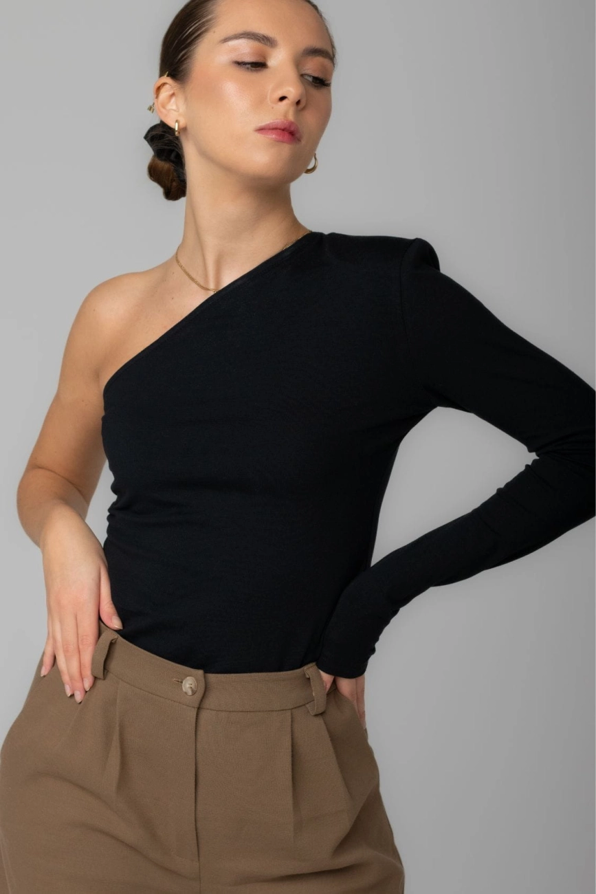 longsleeve-bluzka-bawelniana-na-jedno-ramie-czarna-10.jpg