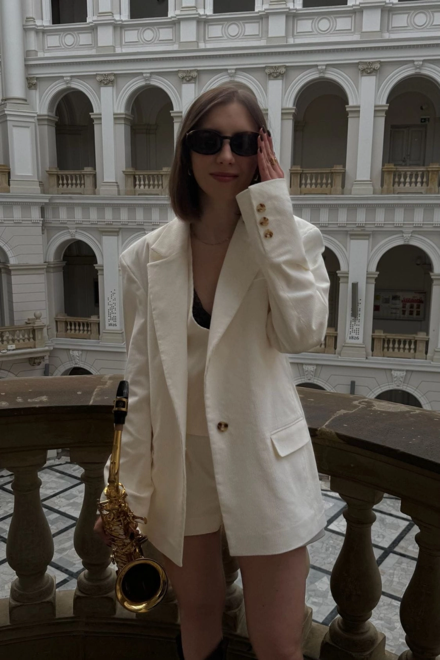 marynarka-oversize-damska-z-modalu-ecru-16.jpg
