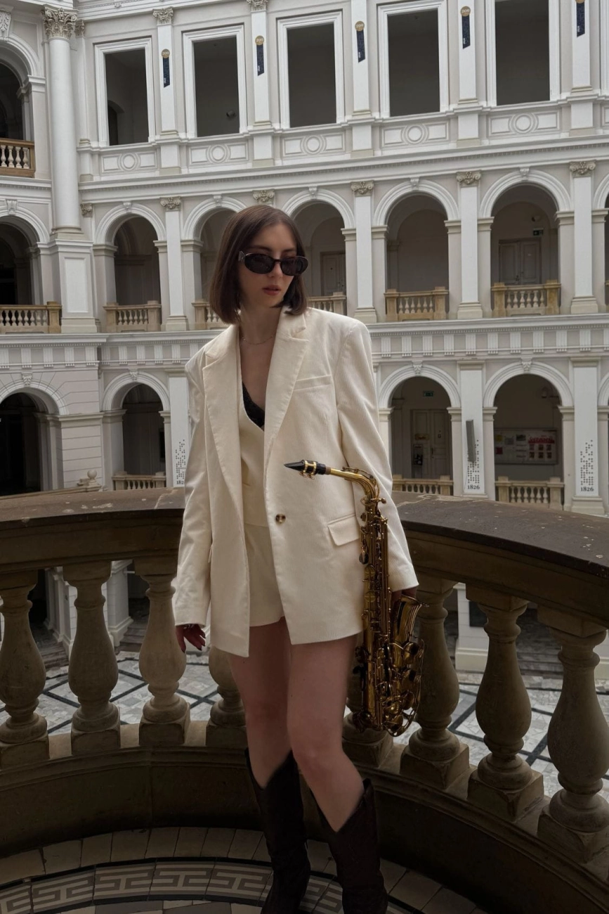 marynarka-z-modalu-oversize-damska-ecru-1.jpg