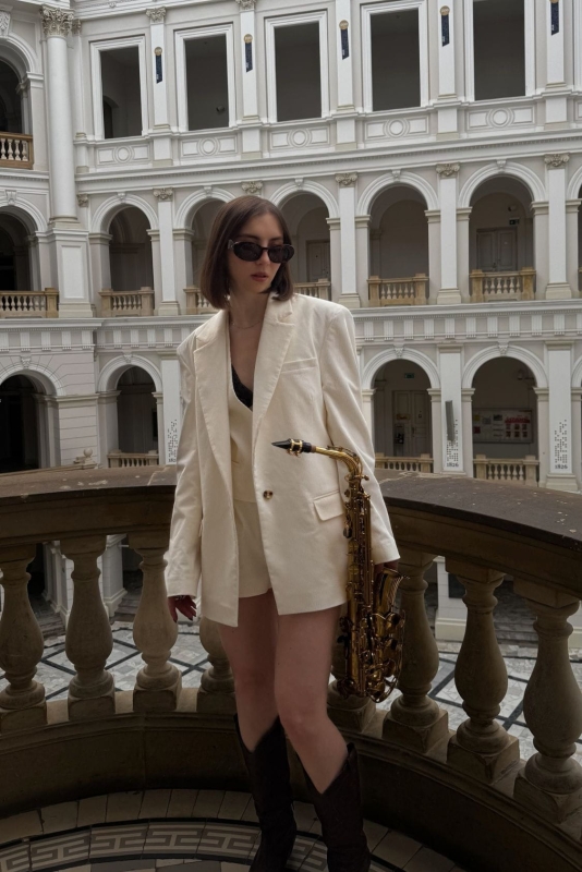 marynarka-z-modalu-oversize-damska-ecru-1.jpg