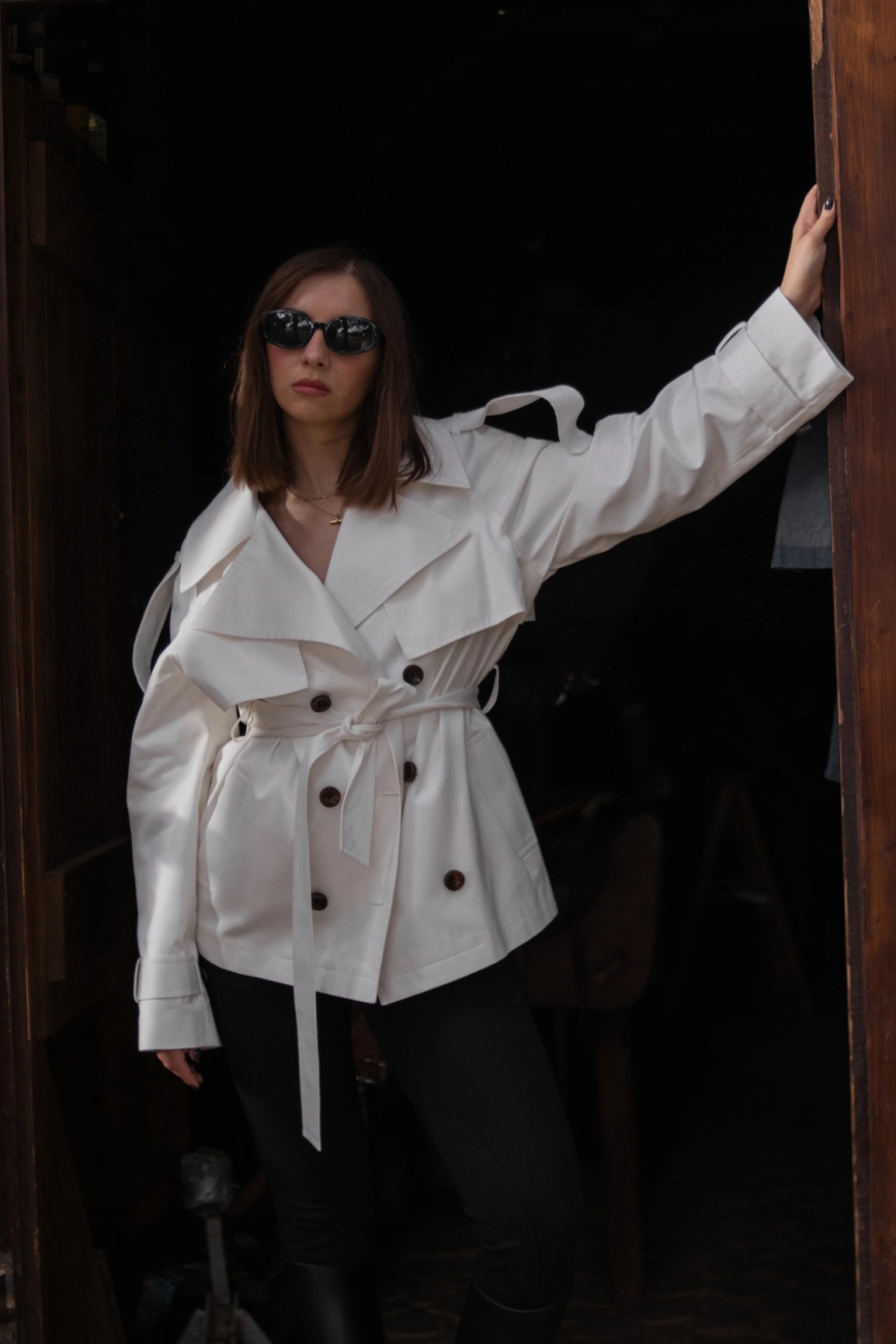 krotki-trencz-damski-oversize-roma-ecru-3.png
