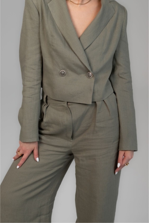 holystic-krotka-marynarka-oliwkowa-dwurzedowa.jpg